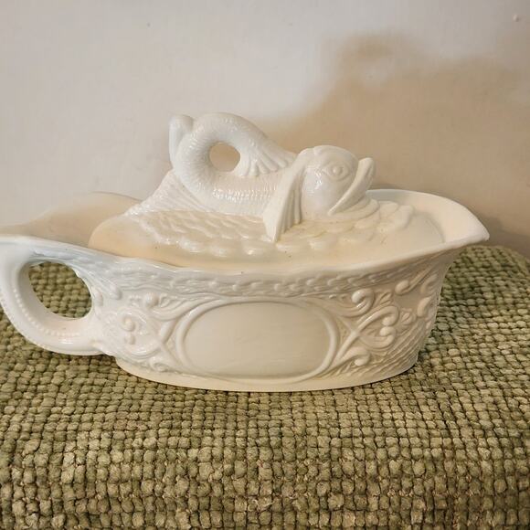 Vintage Milk Glass Fish Covered Sauce Boat Tureen Mid Century Ocean Decor - Picture 1 of 13